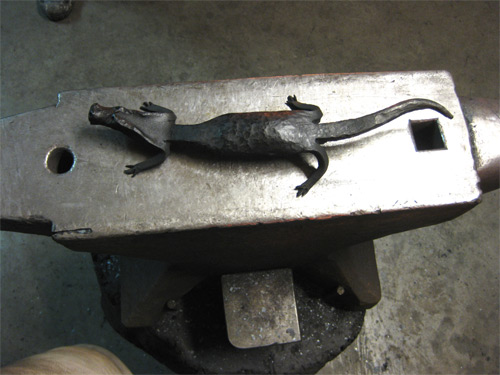 Foto van een gesmeed kunstwerk